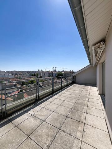 VILLEURBANNE - Appartement 4 pièces 77 m2 + Terrasse + garage double