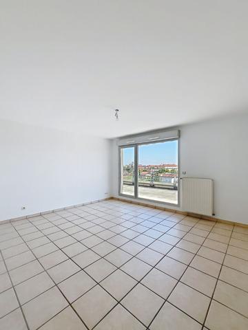 VILLEURBANNE - Appartement 4 pièces 77 m2 + Terrasse + garage double