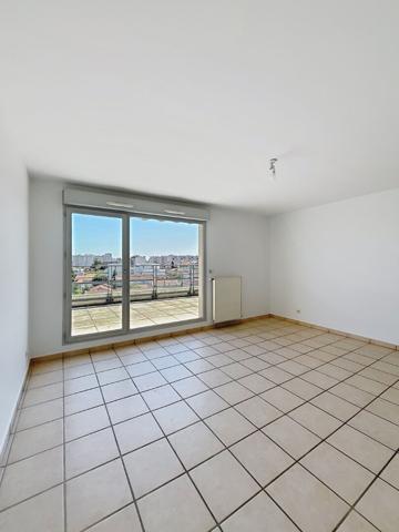 VILLEURBANNE - Appartement 4 pièces 77 m2 + Terrasse + garage double
