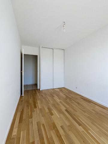 VILLEURBANNE - Appartement 4 pièces 77 m2 + Terrasse + garage double