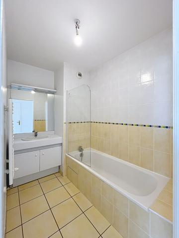 VILLEURBANNE - Appartement 4 pièces 77 m2 + Terrasse + garage double