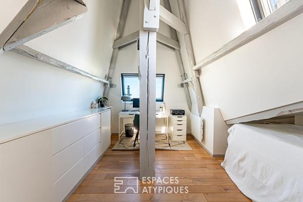 Appartement sous les toits du Château des Montalets à Meudon avec jardin partagé et vue sur Paris