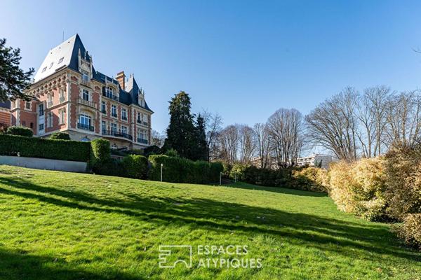 Appartement sous les toits du Château des Montalets à Meudon avec jardin partagé et vue sur Paris