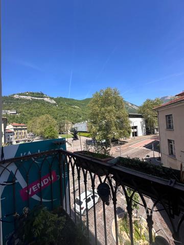 Appartement Musée de Grenoble 4 pièces 105.22 m2 3 chambres balcon