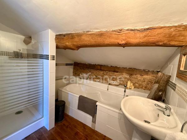 🌿 FENIOUX – Le calme absolu, de beaux volumes et une piscine !