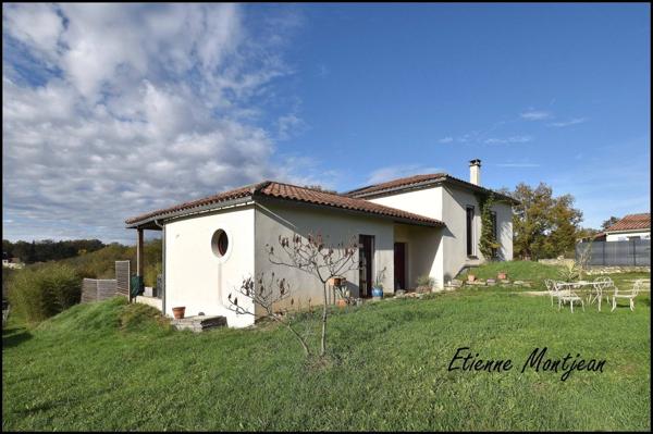 Maison 153 m² 5 chambres, jardin, garage et piscine.
