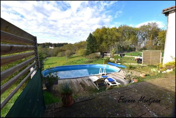 Maison 153 m² 5 chambres, jardin, garage et piscine.