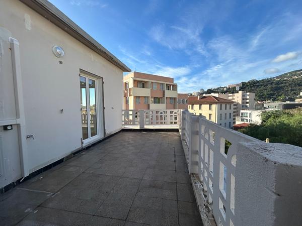 A louer - Bastia, centre ville - 3 pièces