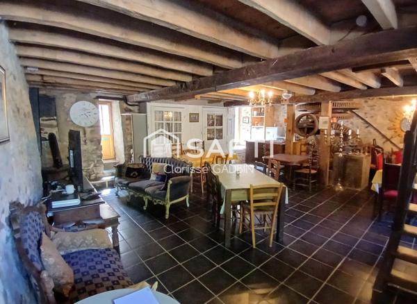 Propriété exceptionnelle avec son moulin et deux maisons, dépendances et 4.5 hectares