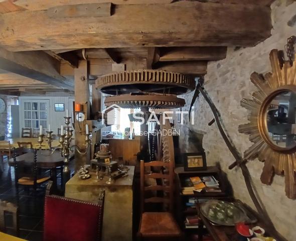 Propriété exceptionnelle avec son moulin et deux maisons, dépendances et 4.5 hectares