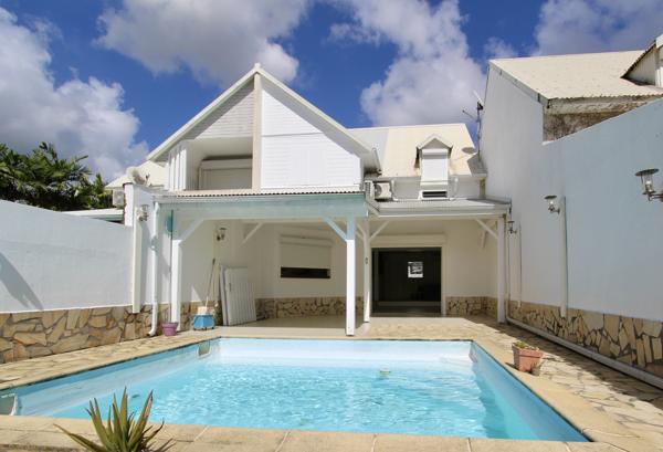 Baie-Mahault (97122) À VENDRE – Villa mitoyenne T4 en duplex à Moudong