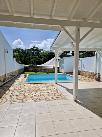 Baie-Mahault (97122) À VENDRE – Villa mitoyenne T4 en duplex à Moudong