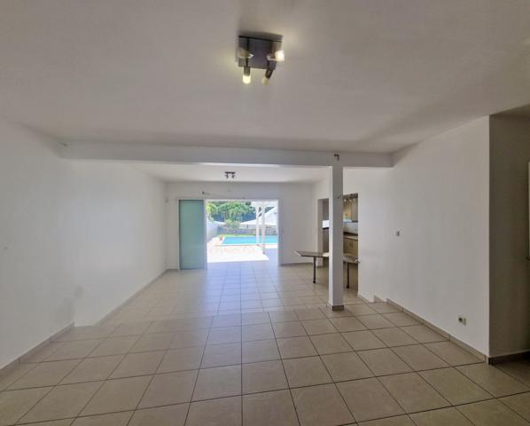 Baie-Mahault (97122) À VENDRE – Villa mitoyenne T4 en duplex à Moudong