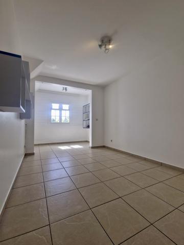 Baie-Mahault (97122) À VENDRE – Villa mitoyenne T4 en duplex à Moudong