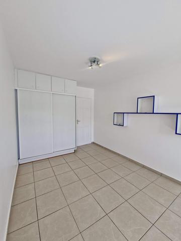 Baie-Mahault (97122) À VENDRE – Villa mitoyenne T4 en duplex à Moudong