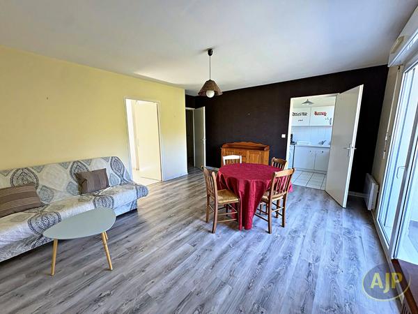 Appartement à vendre Pessac - 2 pièces, 47m² avec 1 chambre(s) à 185 000€ - AJP Immobilier Pessac