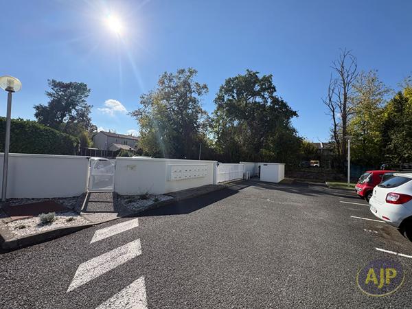 Appartement à vendre Pessac - 2 pièces, 47m² avec 1 chambre(s) à 185 000€ - AJP Immobilier Pessac
