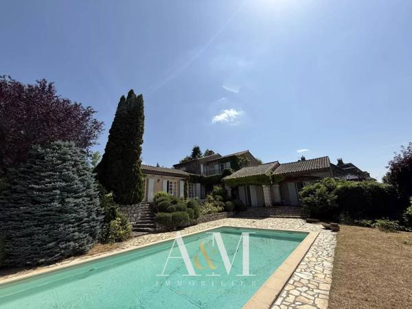 Villa T6 de 275 m² + sous-sol 180 m²/ 2548m²