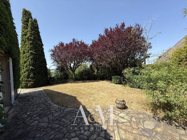 Villa T6 de 275 m² + sous-sol 180 m²/ 2548m²