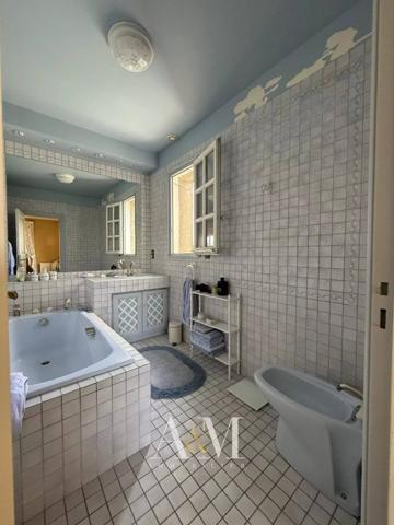 Villa T6 de 275 m² + sous-sol 180 m²/ 2548m²