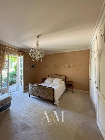 Villa T6 de 275 m² + sous-sol 180 m²/ 2548m²