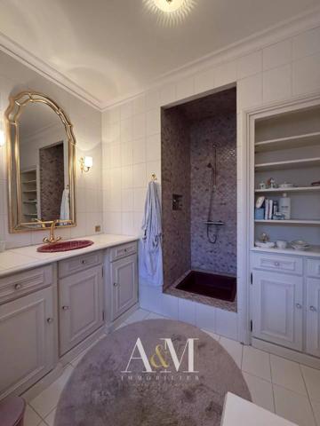 Villa T6 de 275 m² + sous-sol 180 m²/ 2548m²