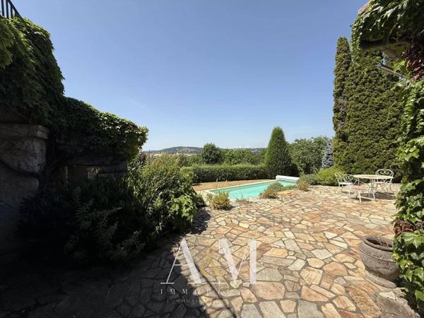 Villa T6 de 275 m² + sous-sol 180 m²/ 2548m²