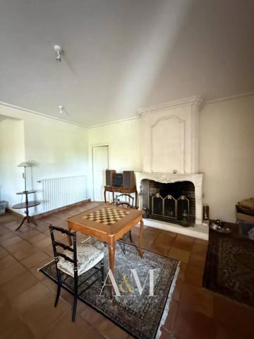 Villa T6 de 275 m² + sous-sol 180 m²/ 2548m²