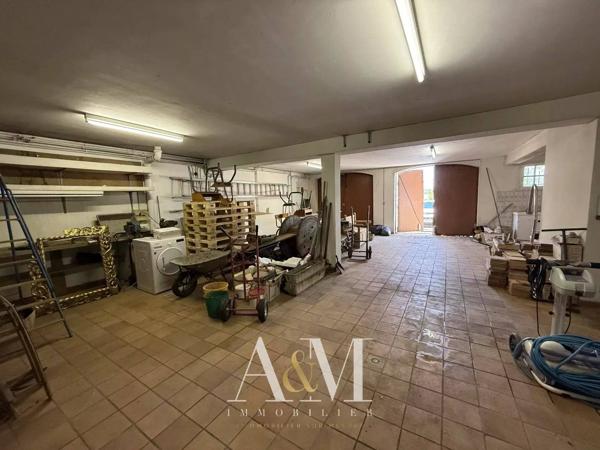 Villa T6 de 275 m² + sous-sol 180 m²/ 2548m²