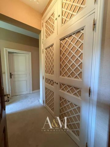 Villa T6 de 275 m² + sous-sol 180 m²/ 2548m²