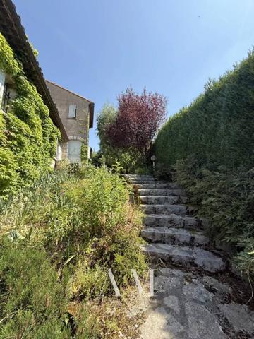 Villa T6 de 275 m² + sous-sol 180 m²/ 2548m²