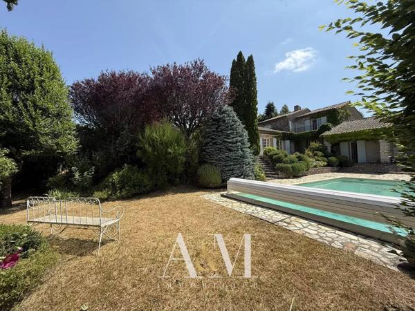 Villa T6 de 275 m² + sous-sol 180 m²/ 2548m²