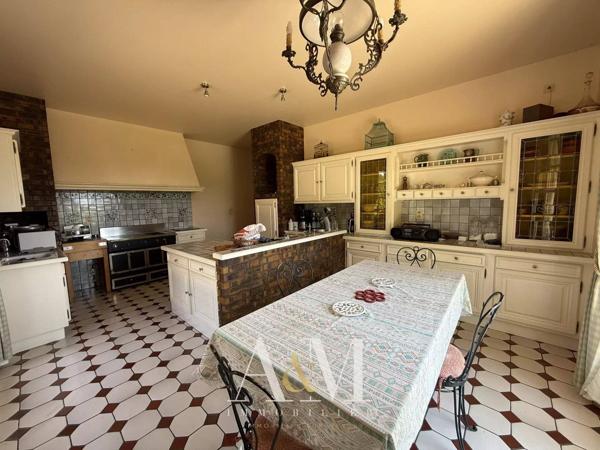 Villa T6 de 275 m² + sous-sol 180 m²/ 2548m²