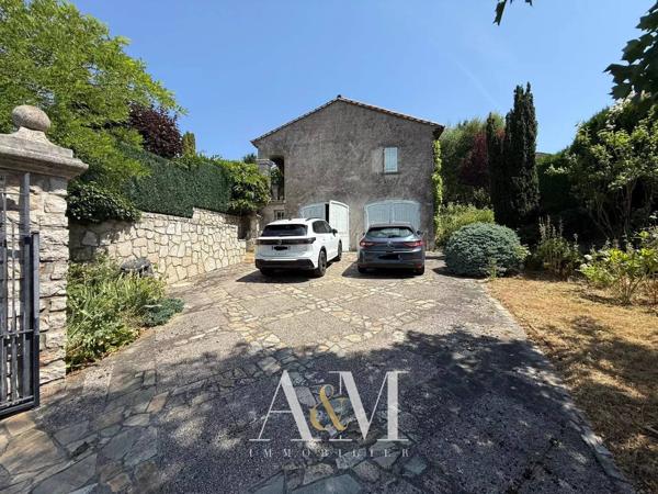 Villa T6 de 275 m² + sous-sol 180 m²/ 2548m²