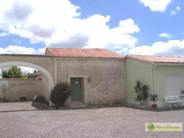 Vente immobilière : Maison à Aigre  8 pièces 300 m² 441 000 €- FONCIERE CHARENTAISE AIGRE.