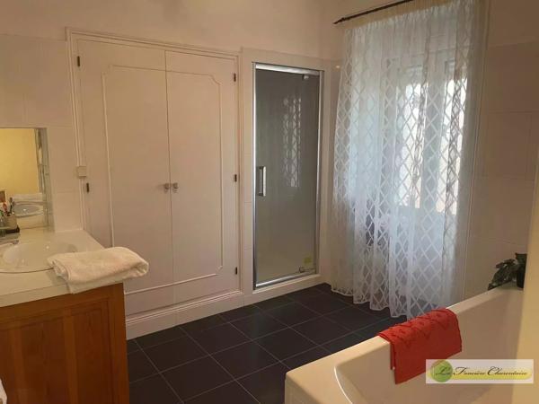 Vente immobilière : Maison à Aigre  8 pièces 300 m² 441 000 €- FONCIERE CHARENTAISE AIGRE.