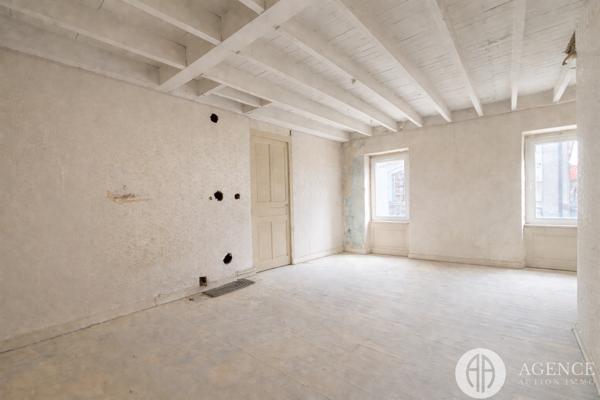 Champagne (07340) Maison de village à fort potentiel – Champagne