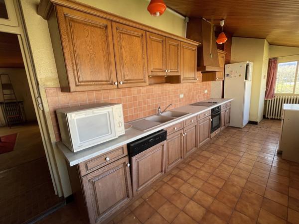 Maison T4 sur grand terrain avec dépendances