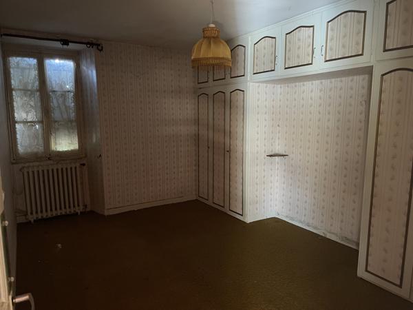 Maison T4 sur grand terrain avec dépendances