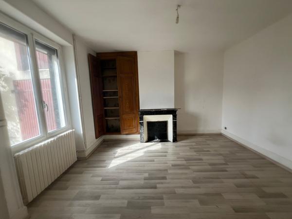 À vendre – Maison familiale avec jardin et dépendances