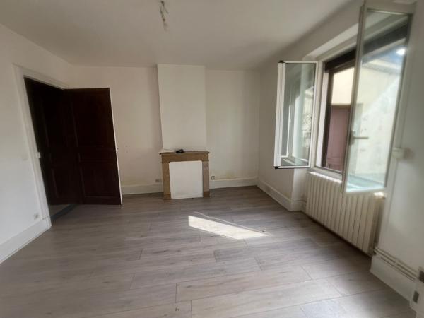 À vendre – Maison familiale avec jardin et dépendances
