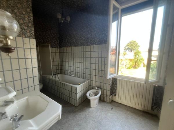 À vendre – Maison familiale avec jardin et dépendances