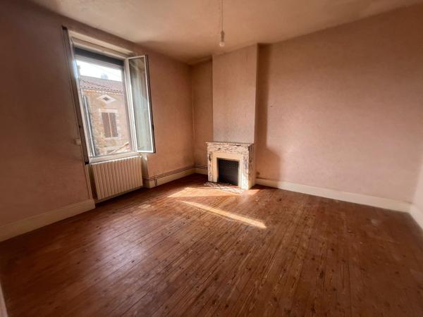 À vendre – Maison familiale avec jardin et dépendances