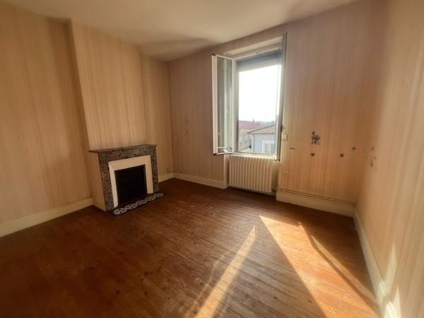 À vendre – Maison familiale avec jardin et dépendances