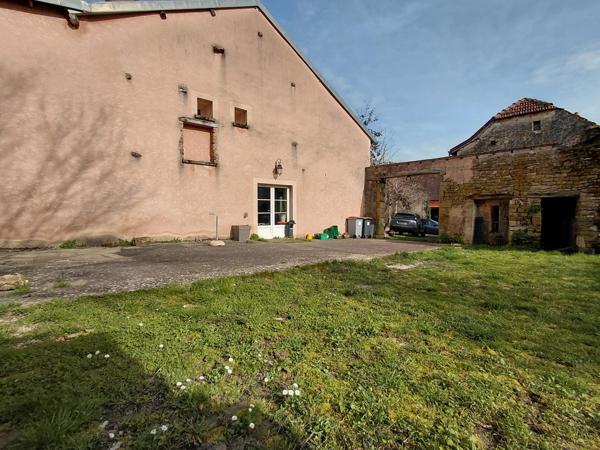 Maison d'habitation 3 chambres de 271 m² à Saint-Broingt-le-Bois