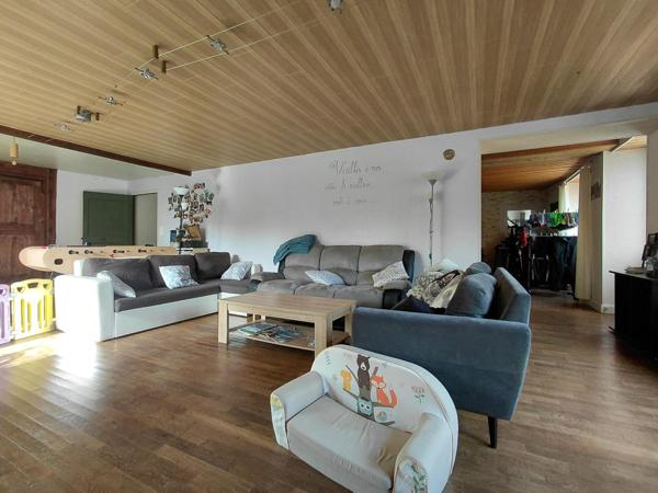 Maison d'habitation 3 chambres de 271 m² à Saint-Broingt-le-Bois
