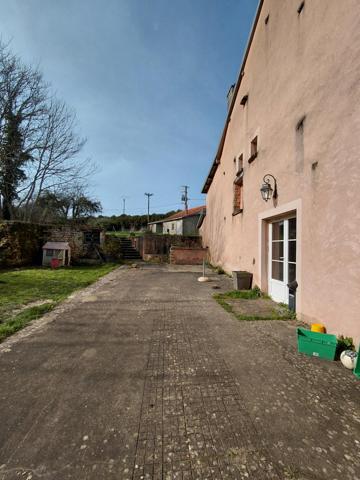 Maison d'habitation 3 chambres de 271 m² à Saint-Broingt-le-Bois