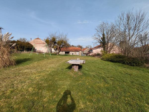 Maison d'habitation 3 chambres de 271 m² à Saint-Broingt-le-Bois