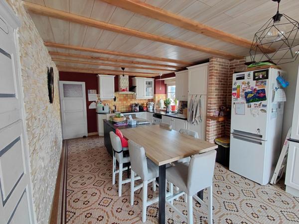 Maison d'habitation 3 chambres de 271 m² à Saint-Broingt-le-Bois