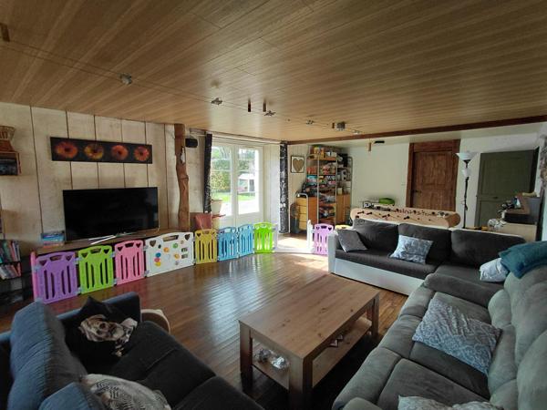 Maison d'habitation 3 chambres de 271 m² à Saint-Broingt-le-Bois